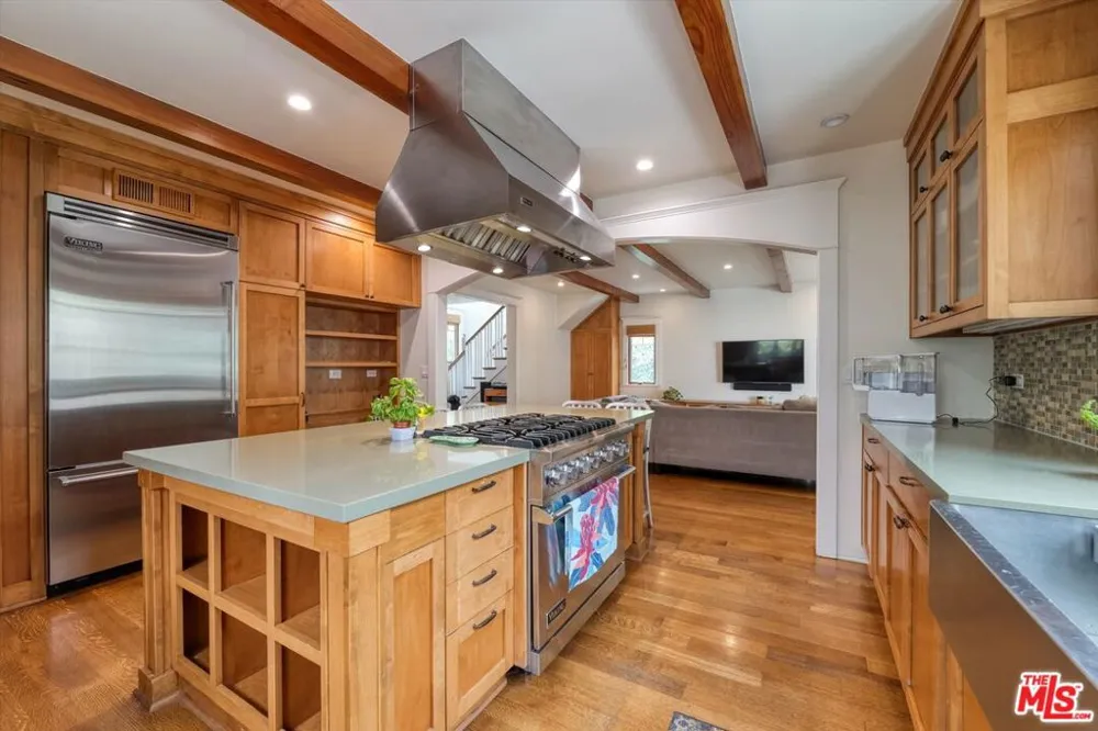 933 Venezia Avenue Venice, CA 90291