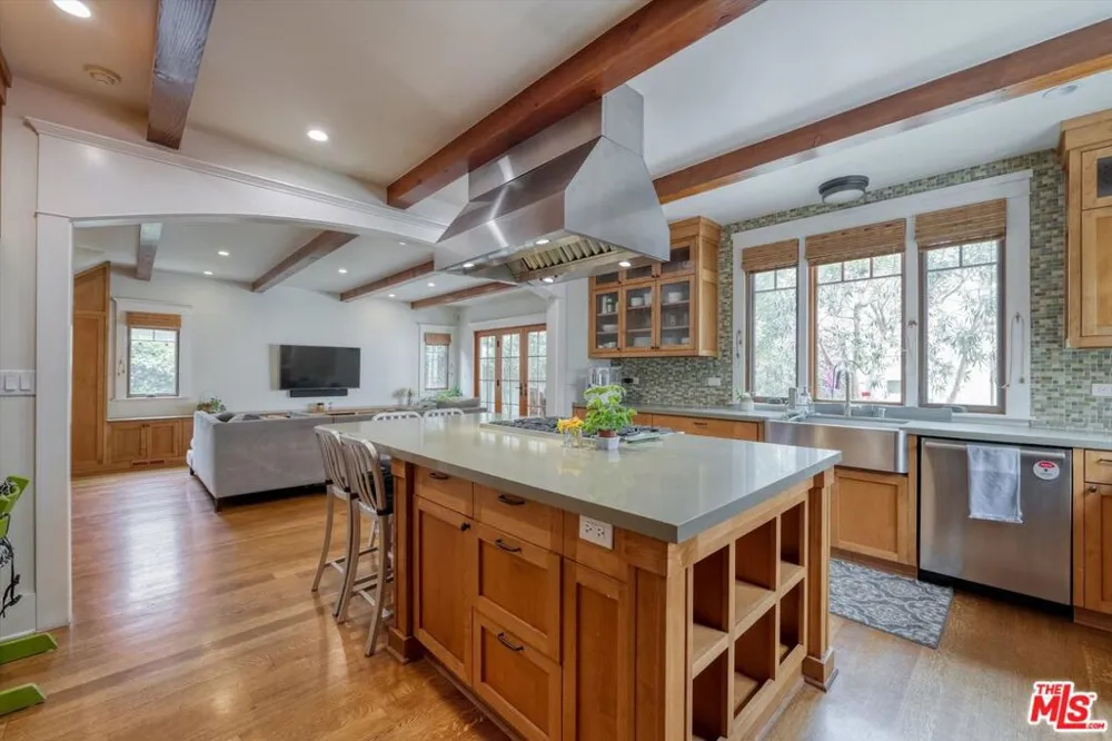 933 Venezia Avenue Venice, CA 90291