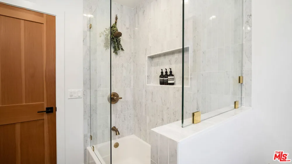 2940 11th Avenue Los Angeles, CA 90018