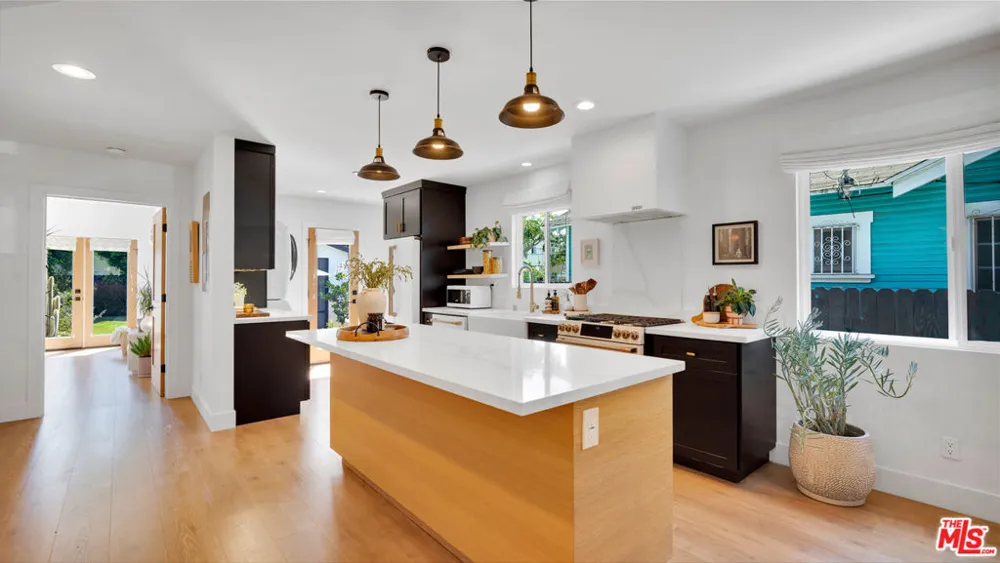 2940 11th Avenue Los Angeles, CA 90018