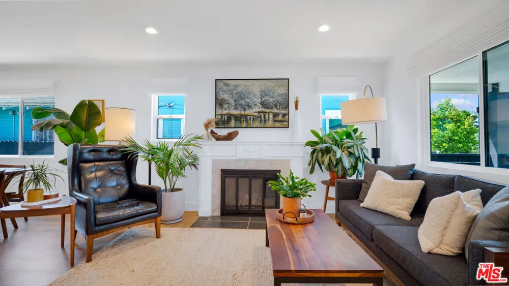 2940 11th Avenue Los Angeles, CA 90018