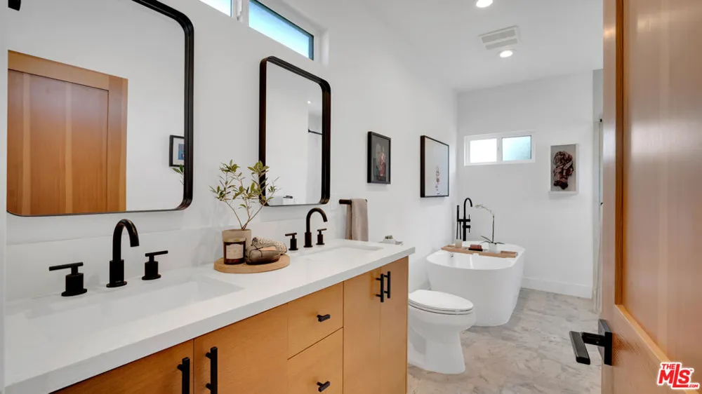 2940 11th Avenue Los Angeles, CA 90018