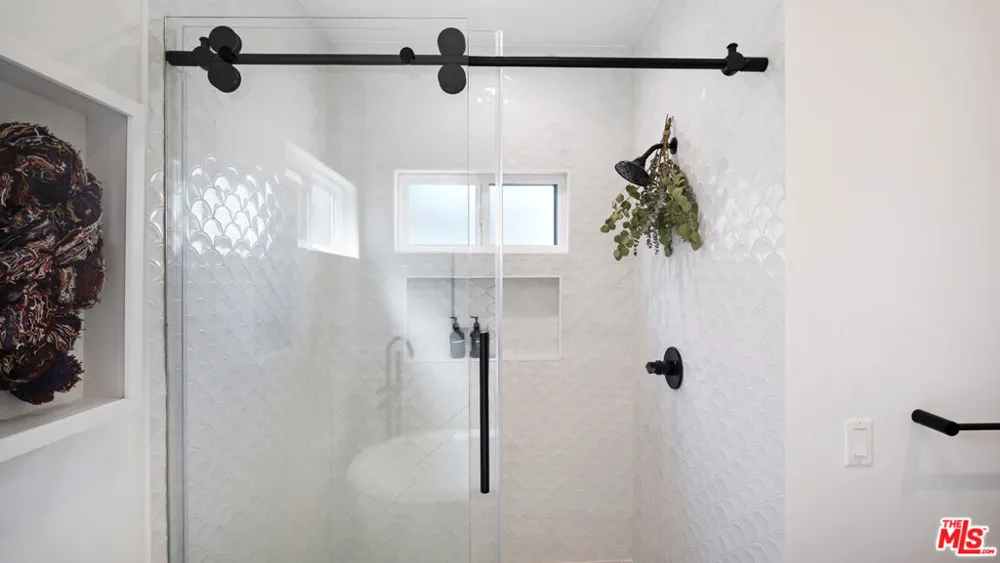 2940 11th Avenue Los Angeles, CA 90018