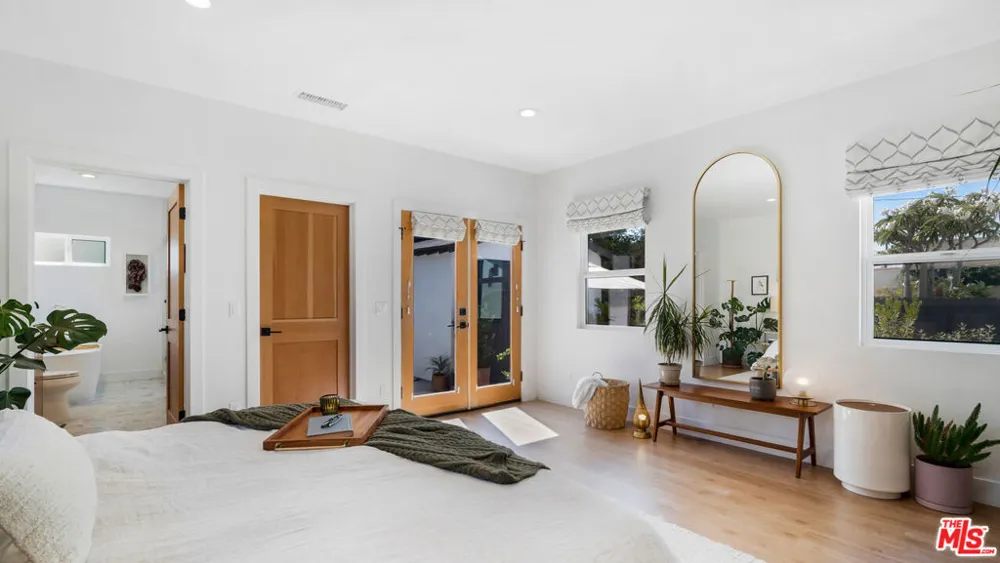 2940 11th Avenue Los Angeles, CA 90018