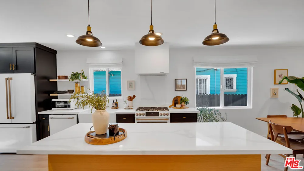2940 11th Avenue Los Angeles, CA 90018