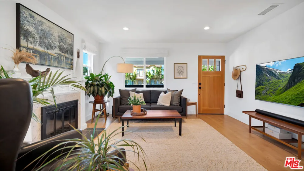 2940 11th Avenue Los Angeles, CA 90018