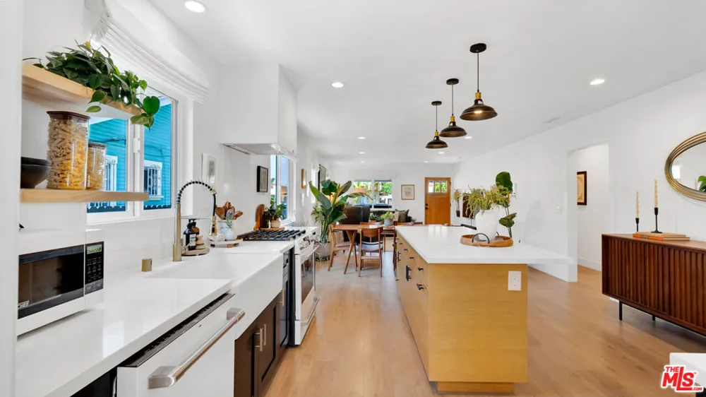2940 11th Avenue Los Angeles, CA 90018