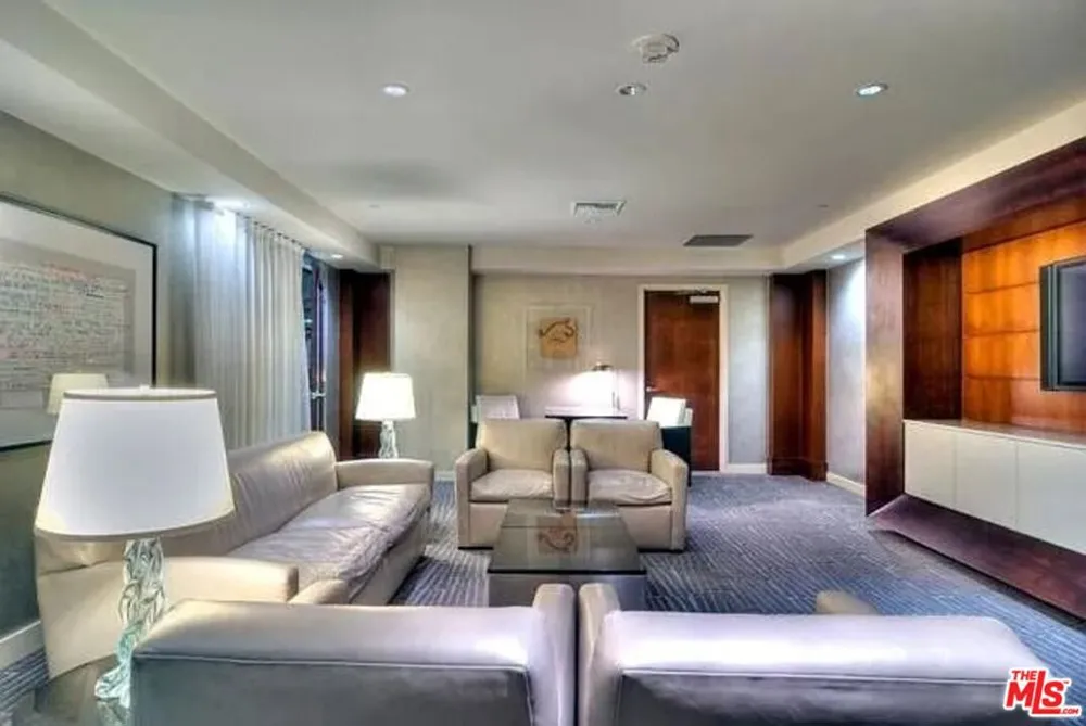 13700 Marina Pointe Drive #1225 Marina del Rey, CA 90292