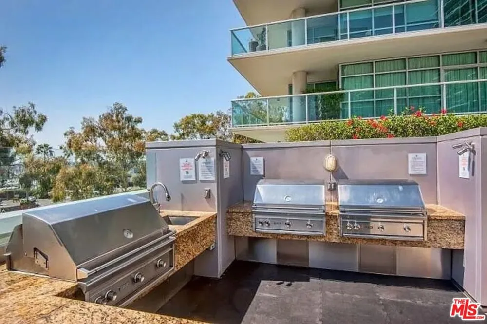 13700 Marina Pointe Drive #1225 Marina del Rey, CA 90292