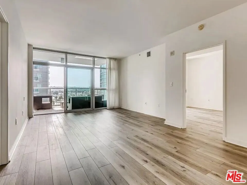 13700 Marina Pointe Drive #1225 Marina del Rey, CA 90292