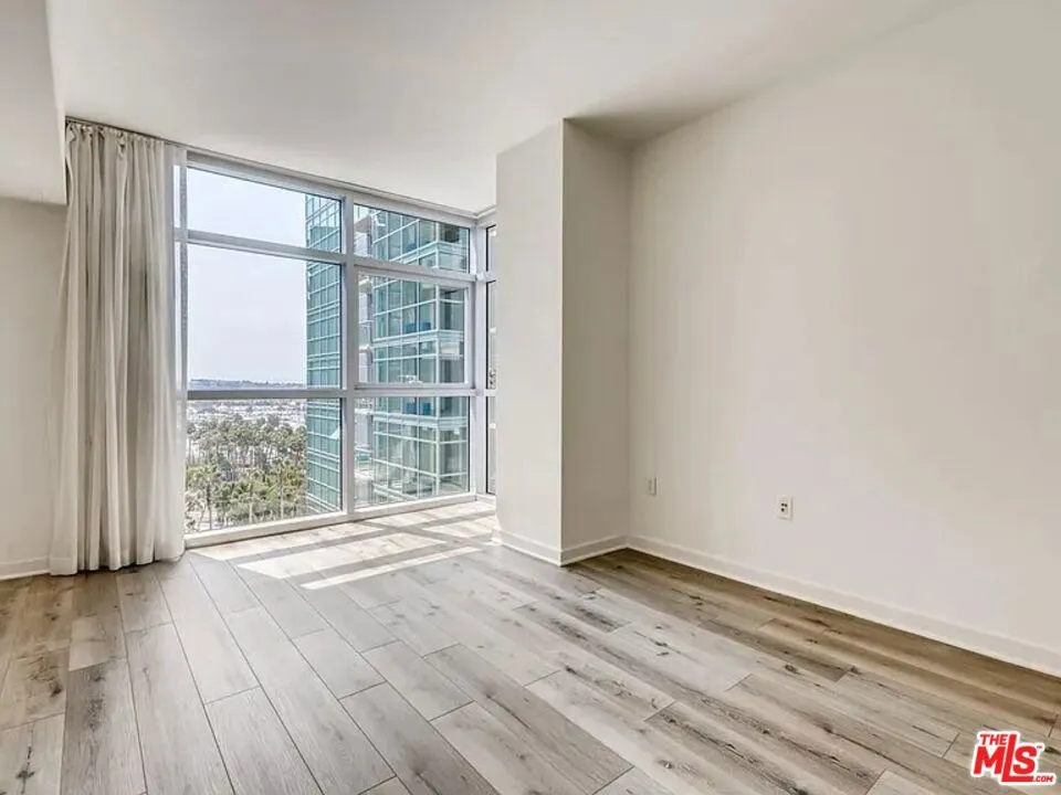 13700 Marina Pointe Drive #1225 Marina del Rey, CA 90292