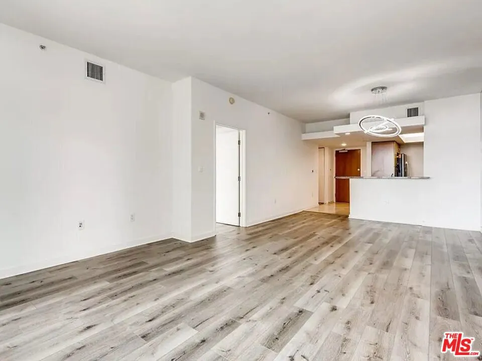 13700 Marina Pointe Drive #1225 Marina del Rey, CA 90292