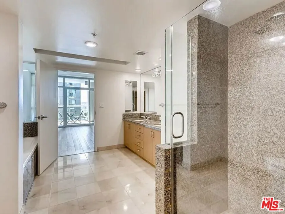 13700 Marina Pointe Drive #1225 Marina del Rey, CA 90292