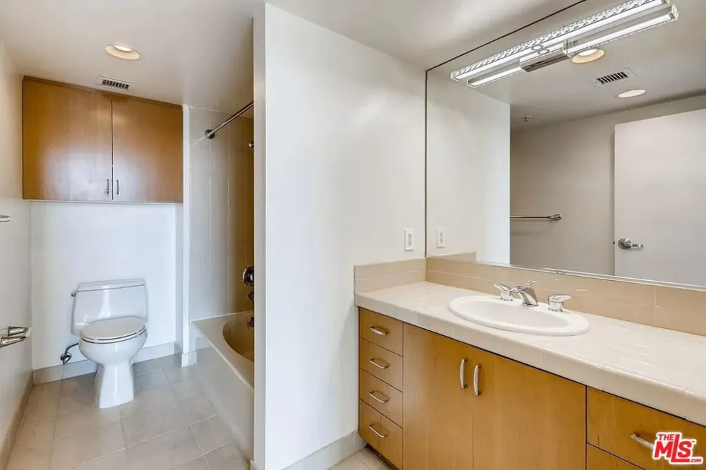 13700 Marina Pointe Drive #1225 Marina del Rey, CA 90292