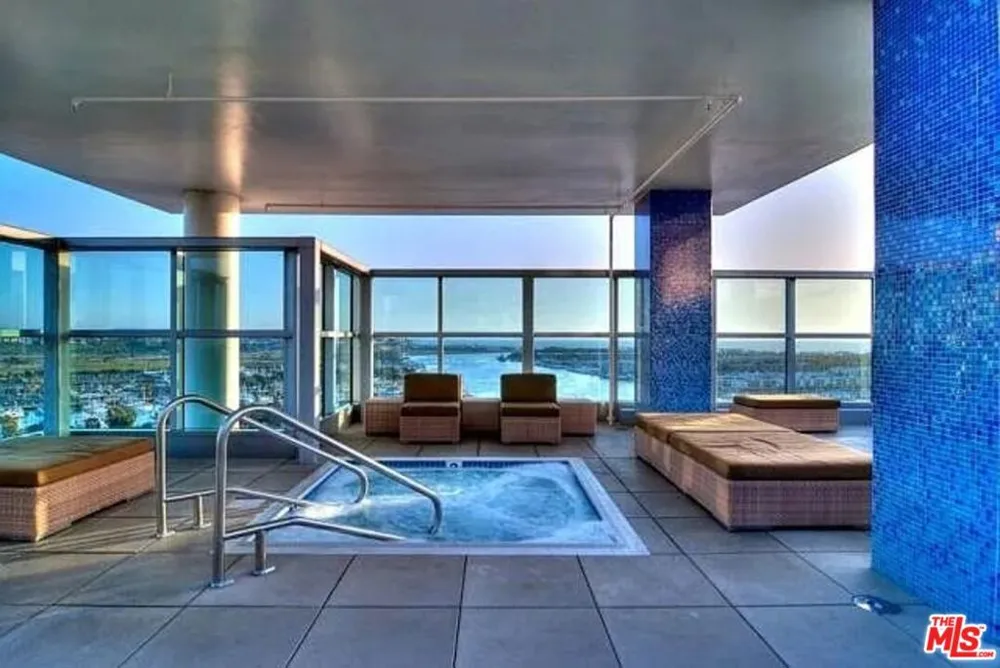 13700 Marina Pointe Drive #1225 Marina del Rey, CA 90292
