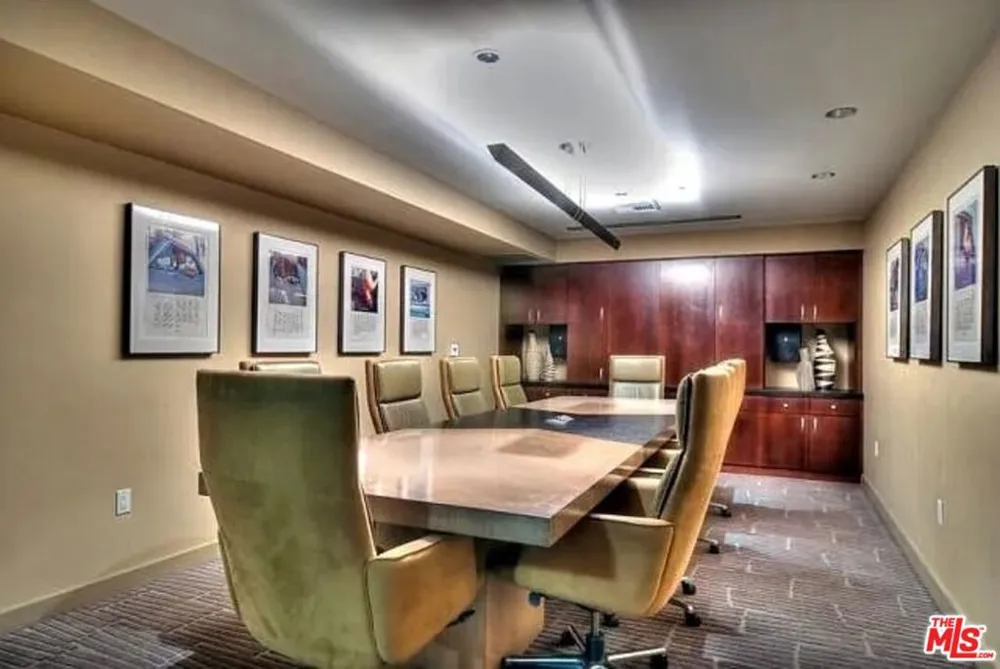 13700 Marina Pointe Drive #1225 Marina del Rey, CA 90292