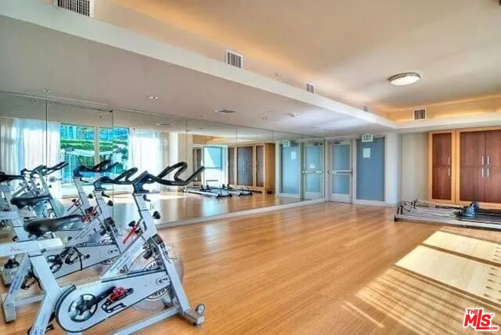 13700 Marina Pointe Drive #1225 Marina del Rey, CA 90292