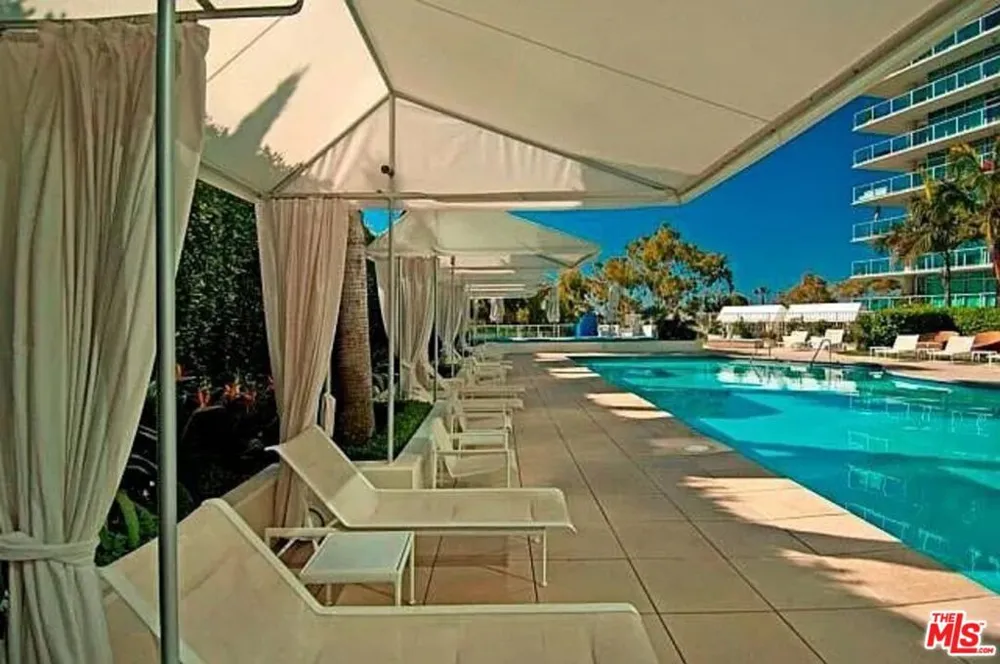 13700 Marina Pointe Drive #1225 Marina del Rey, CA 90292