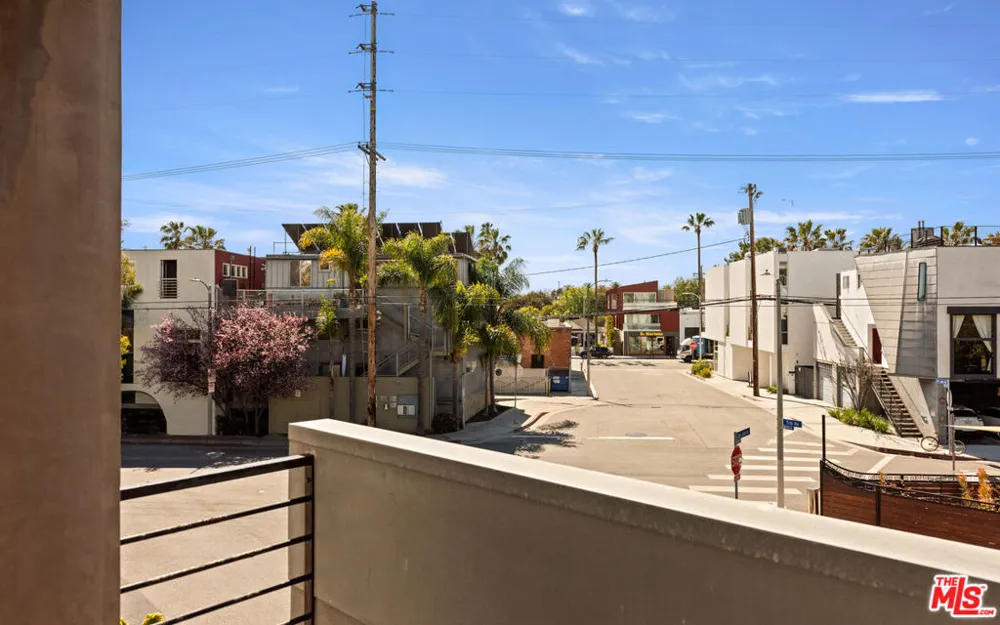 503 San Juan Avenue Venice, CA 90291
