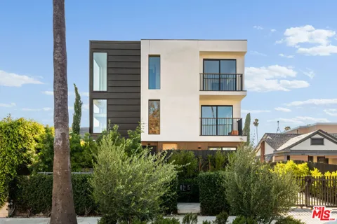 923 Mariposa Avenue