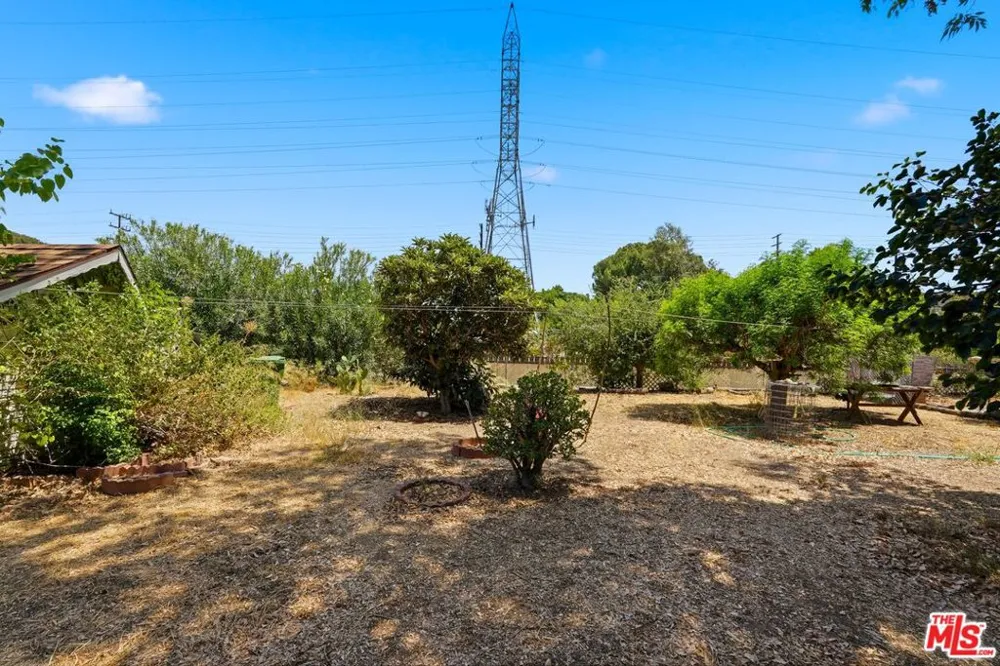 7650 Wilbur Avenue Los Angeles, CA 91335