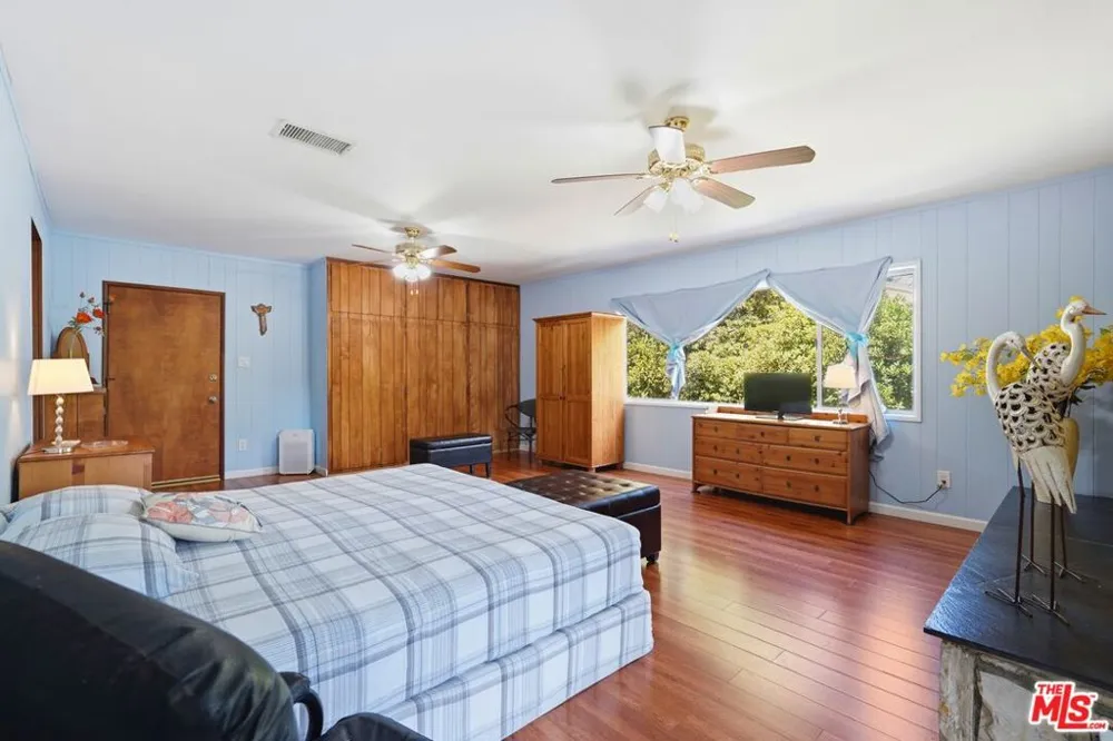 7650 Wilbur Avenue Los Angeles, CA 91335