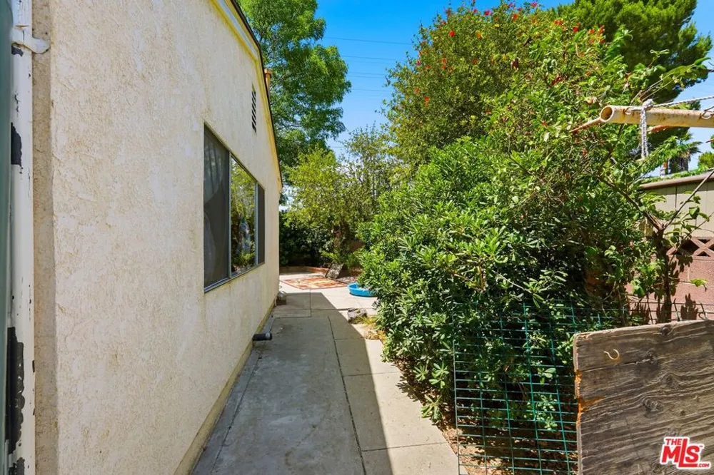 7650 Wilbur Avenue Los Angeles, CA 91335