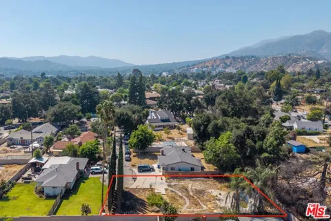 403 W Calaveras Street