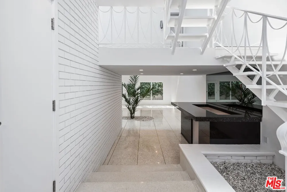 764 Doheny Drive #2 West Hollywood, CA 90069