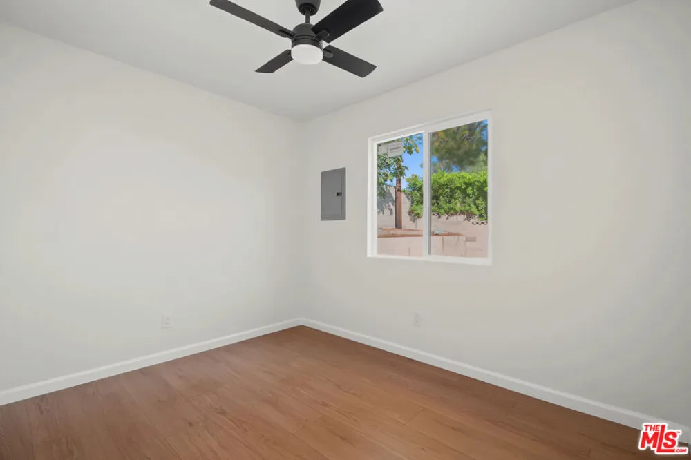 11512 Fenton Avenue Sylmar, CA 91342