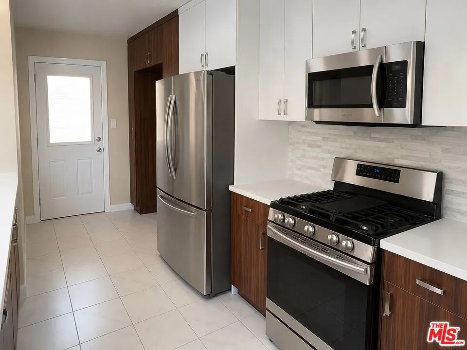 470 W California Avenue #A Glendale, CA 91203