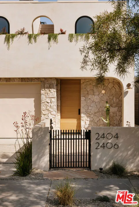 2404 Birkdale Street Los Angeles, CA 90031
