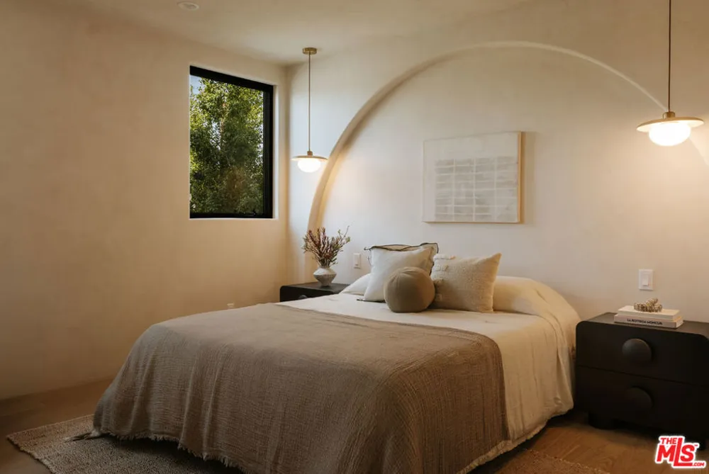 2404 Birkdale Street Los Angeles, CA 90031
