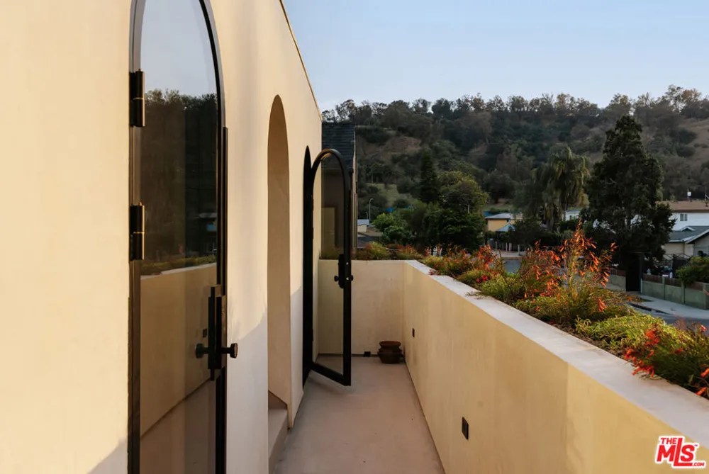 2404 Birkdale Street Los Angeles, CA 90031