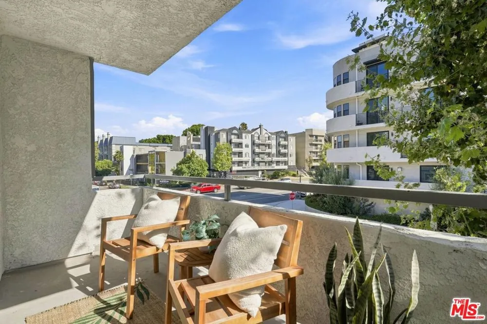 4401 Sepulveda Boulevard #202 Sherman Oaks, CA 91403