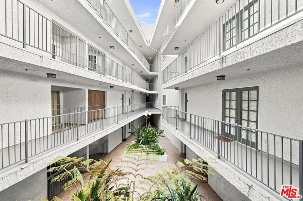 4401 Sepulveda Boulevard #202 Sherman Oaks, CA 91403