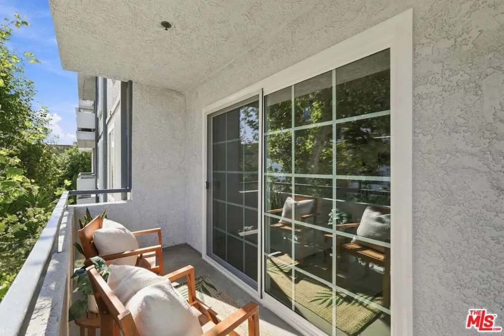 4401 Sepulveda Boulevard #202 Sherman Oaks, CA 91403