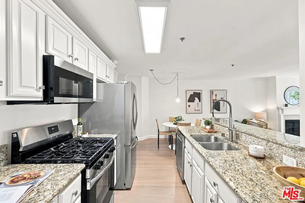 4401 Sepulveda Boulevard #202 Sherman Oaks, CA 91403