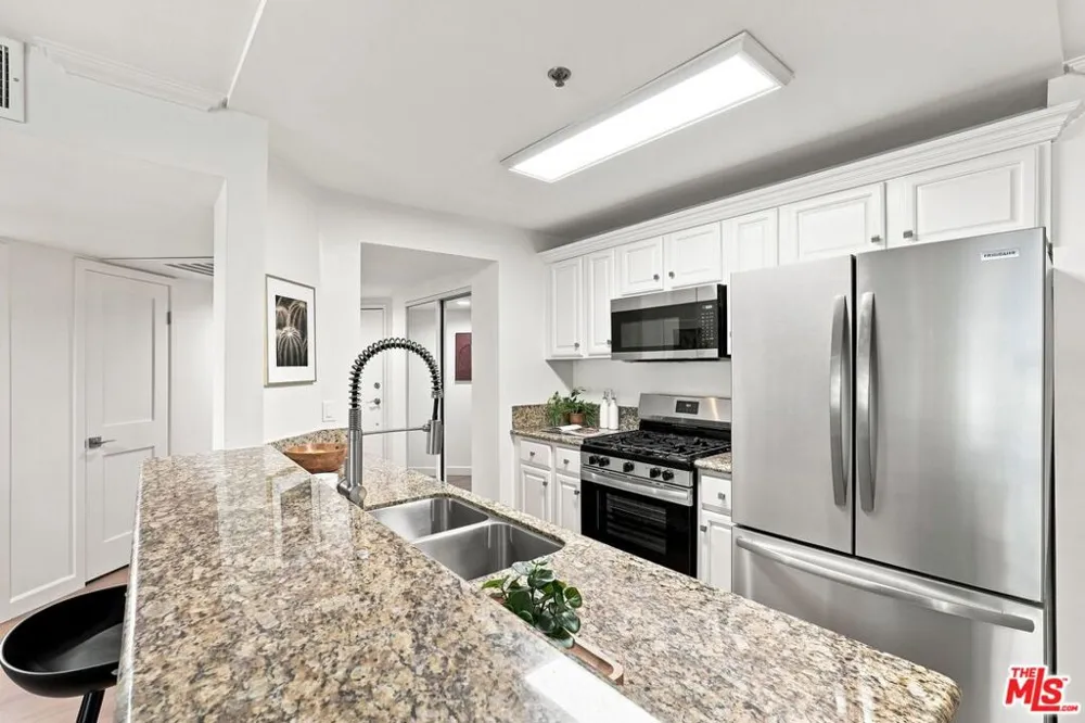 4401 Sepulveda Boulevard #202 Sherman Oaks, CA 91403