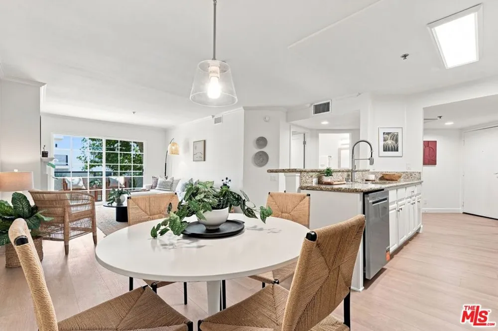 4401 Sepulveda Boulevard #202 Sherman Oaks, CA 91403