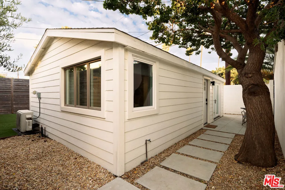 670 Olive Street Los Angeles, CA 90291