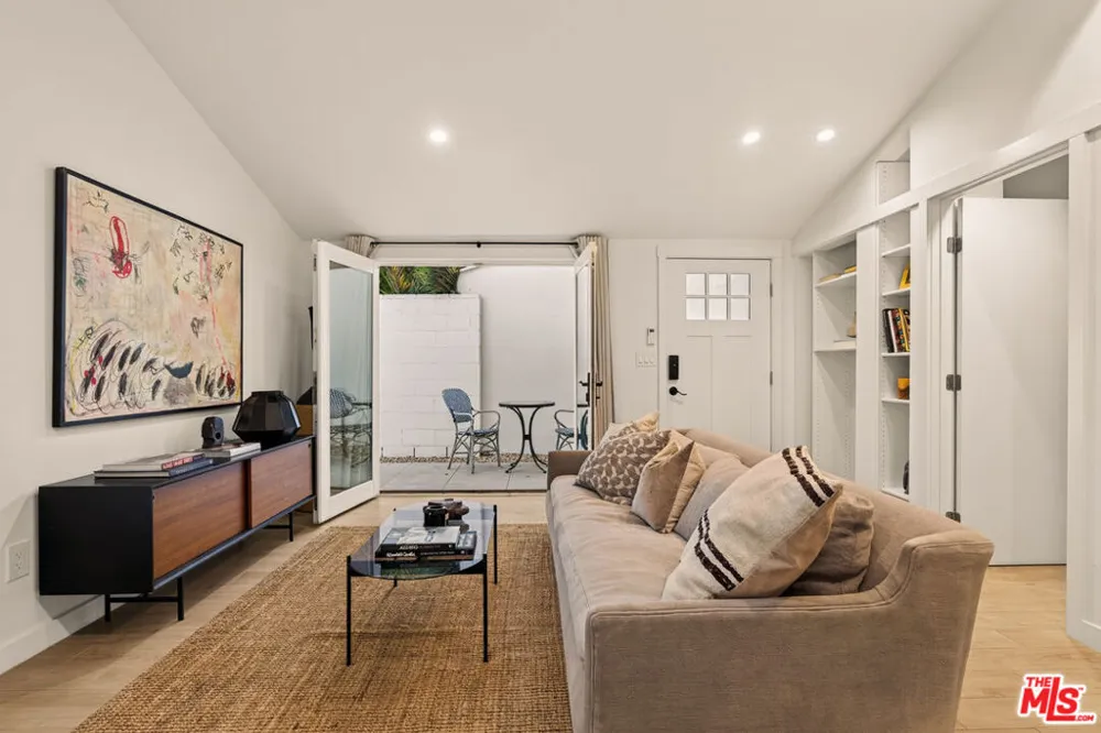 670 Olive Street Los Angeles, CA 90291