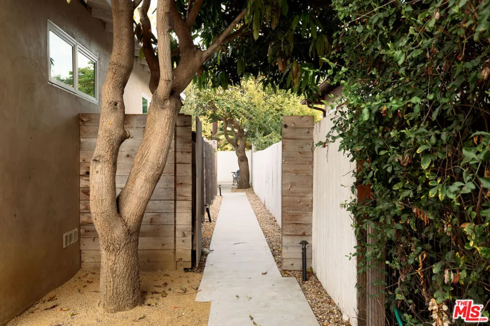 670 Olive Street Los Angeles, CA 90291
