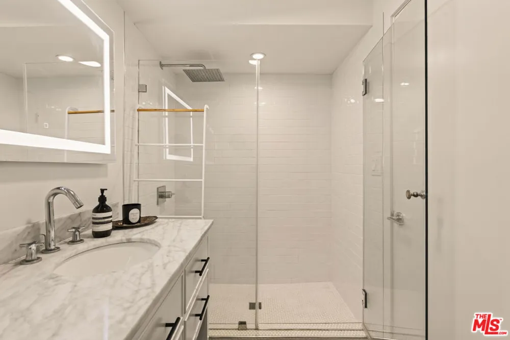 670 Olive Street Los Angeles, CA 90291