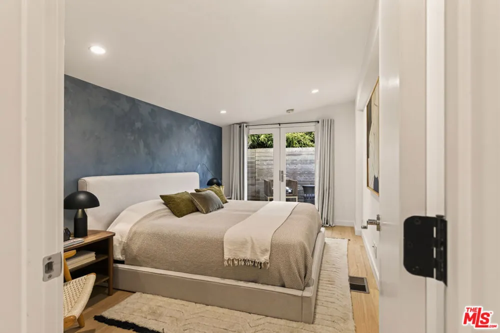 670 Olive Street Los Angeles, CA 90291