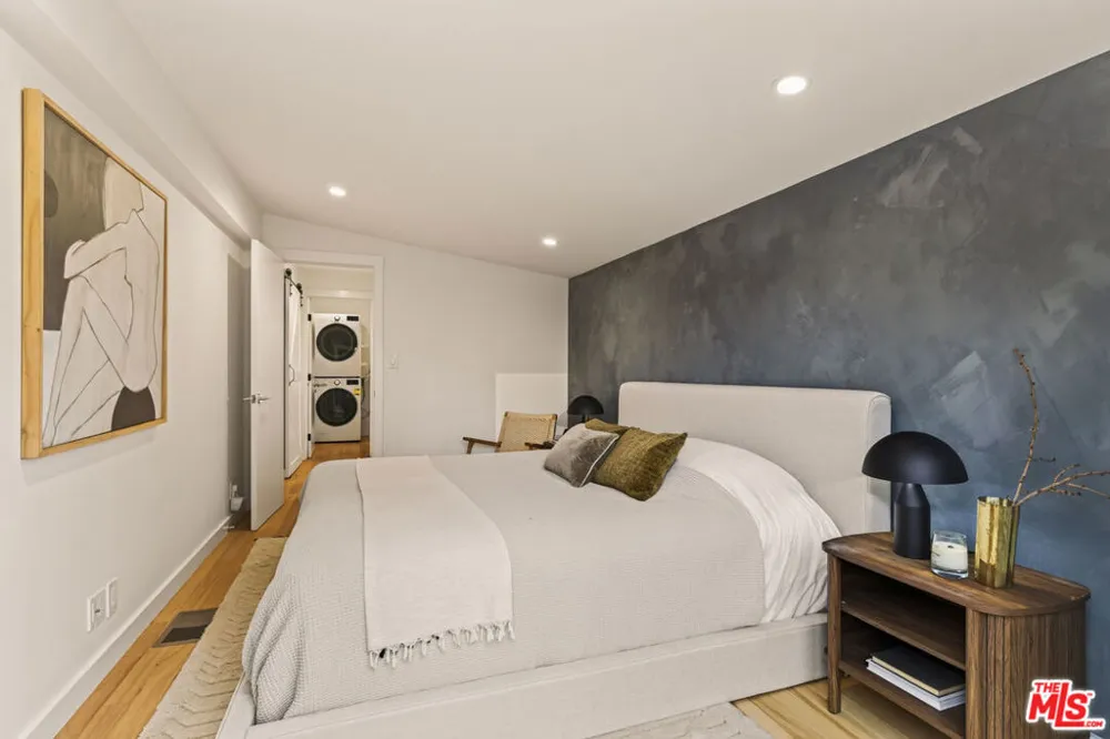 670 Olive Street Los Angeles, CA 90291