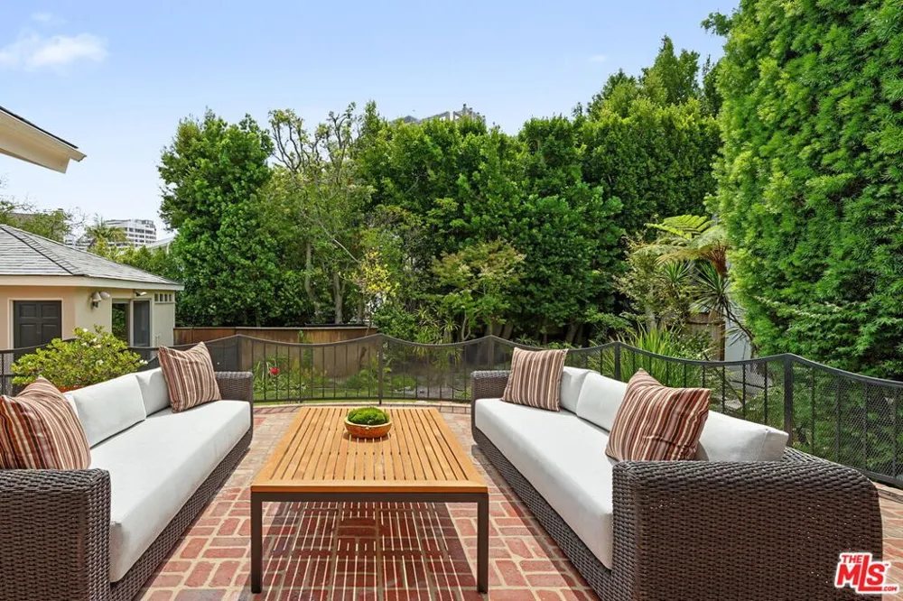 10770 Weyburn Avenue Los Angeles, CA 90024