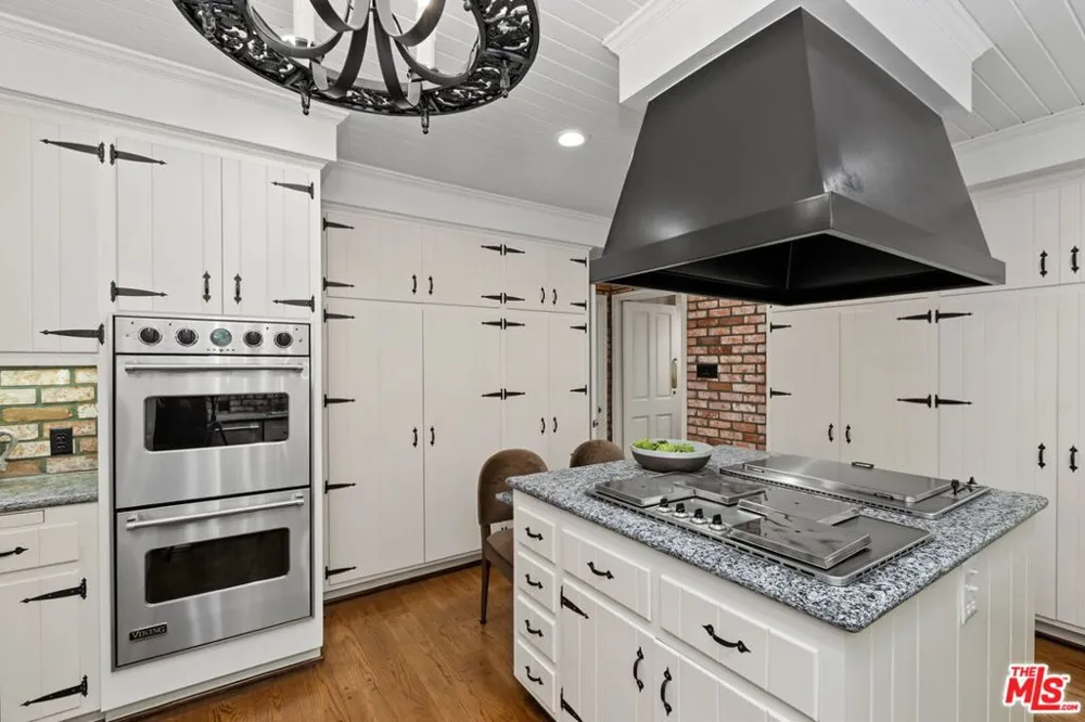 10770 Weyburn Avenue Los Angeles, CA 90024