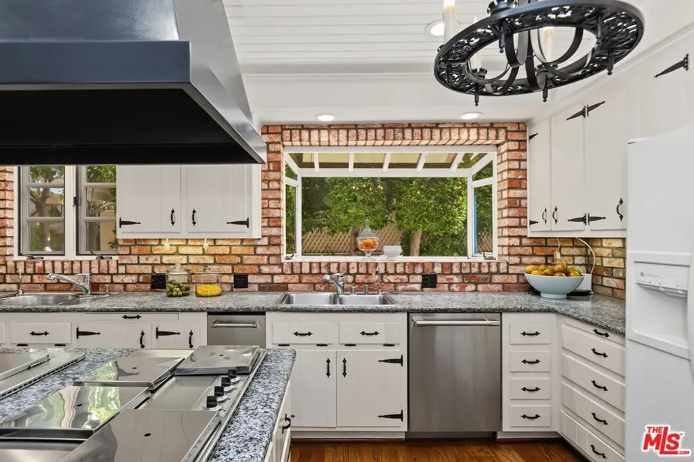 10770 Weyburn Avenue Los Angeles, CA 90024
