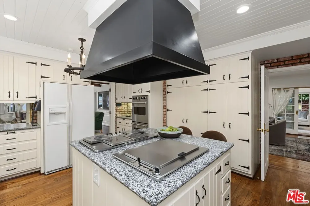 10770 Weyburn Avenue Los Angeles, CA 90024